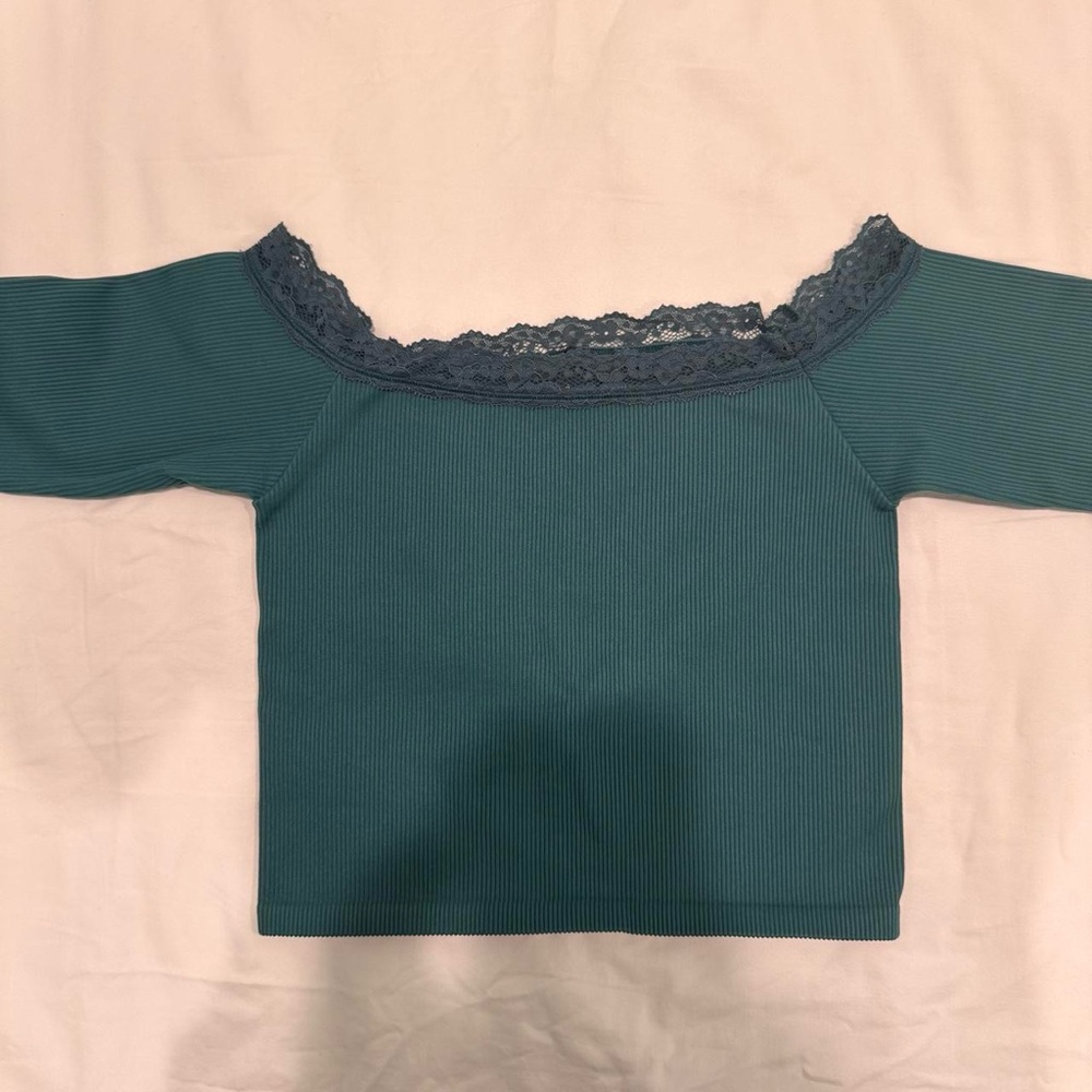 URBAN OUTFITTERS OUT FROM UNDER off the shoulder long sleeve